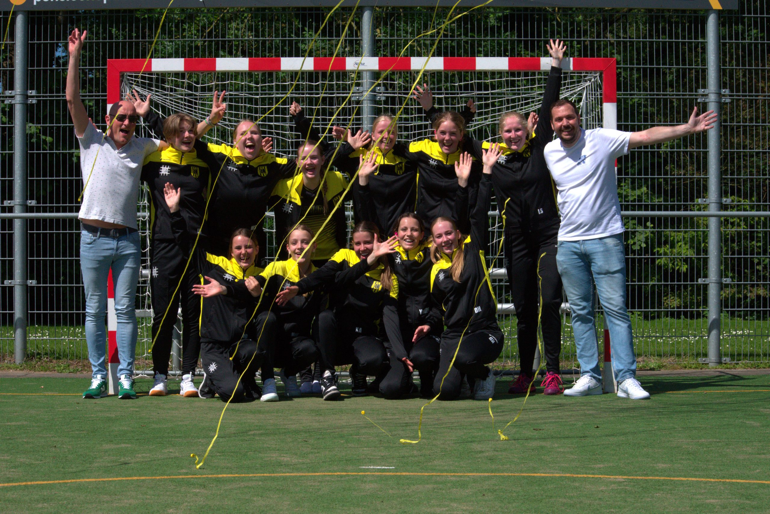 Dames B met nieuwe trainer & sponsor kampioen!